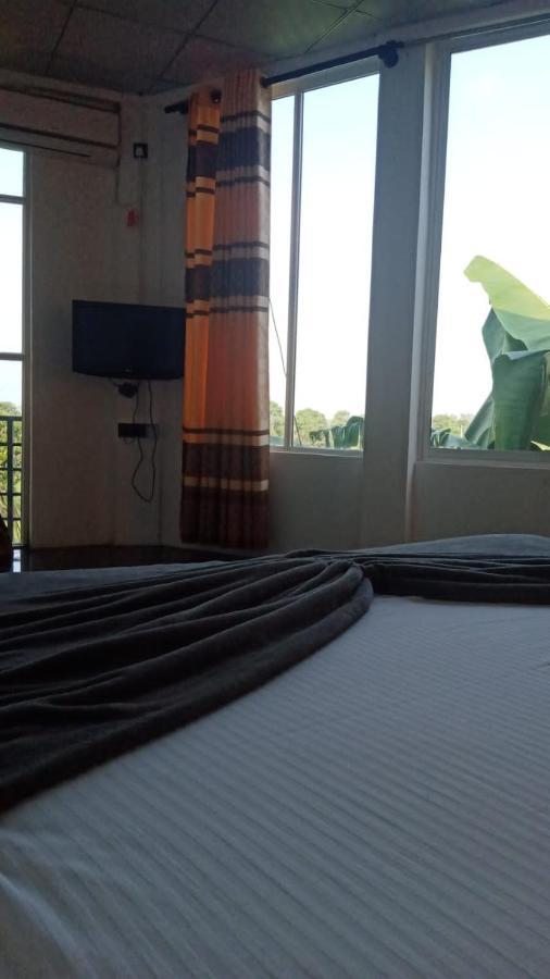 Air Vision 98 Hotel คาตุนายากา ภายนอก รูปภาพ
